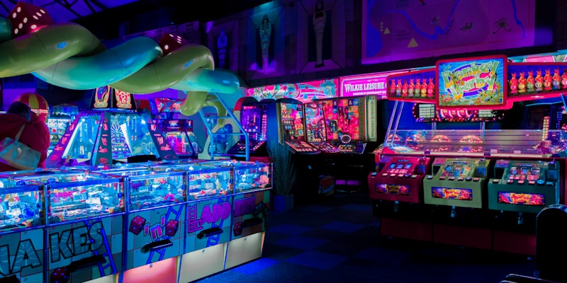 优发国际u8高清体育直播平台观赛场景 - 多屏显示足球、篮球、电竞赛事